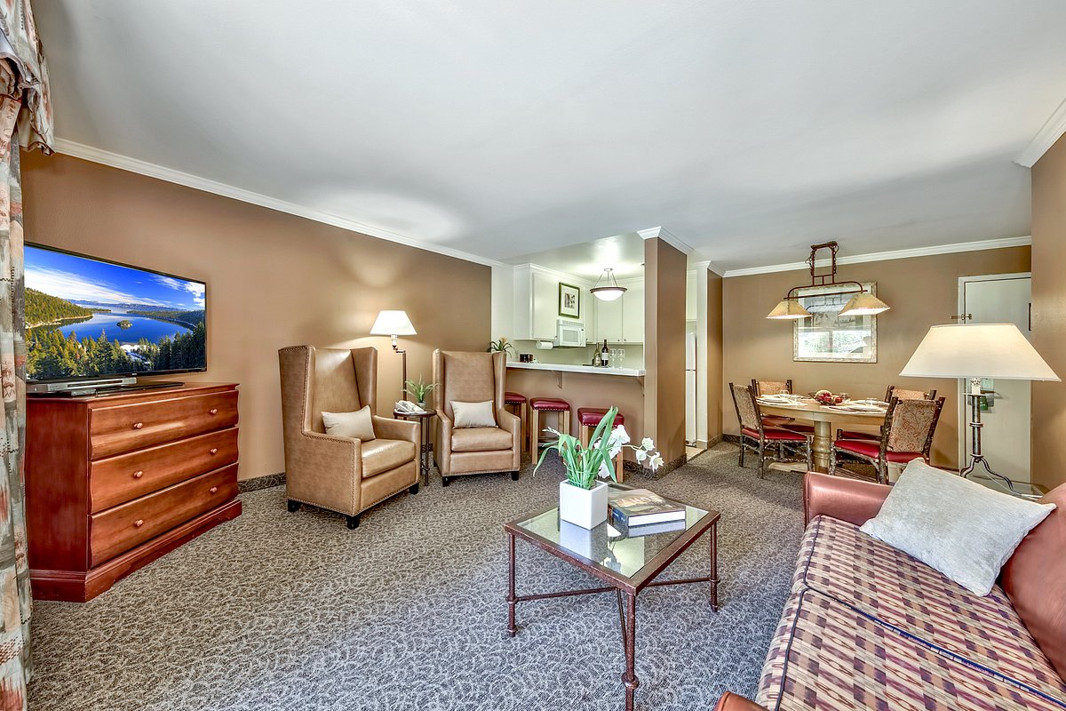 2-bedroom-suite-livingroom