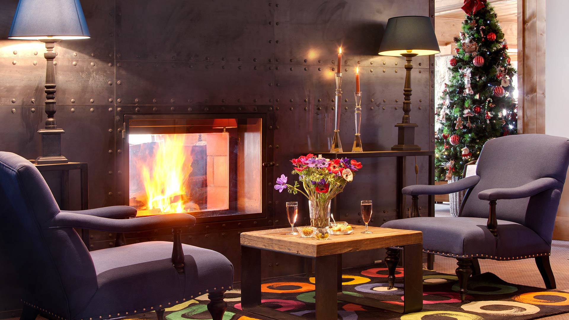 524_fauteuil-cheminee-hotel-la-marmotte