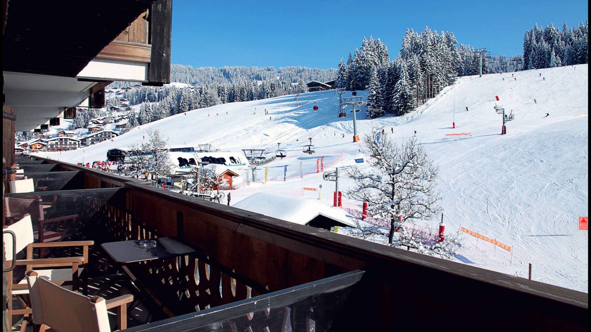 615_vue-sur-les-pistes-les-gets