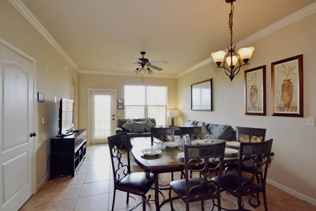 Diningandfamilyroom4