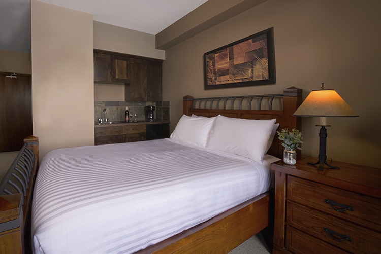 Glacier-Mountaineer-Lodge-King-Glacier-final-web