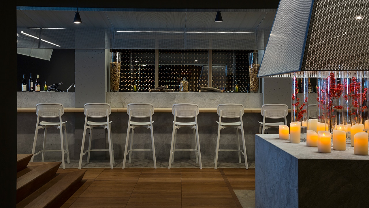 Heliopic-Hotel-Spa-Bar-a-vins-Akashon