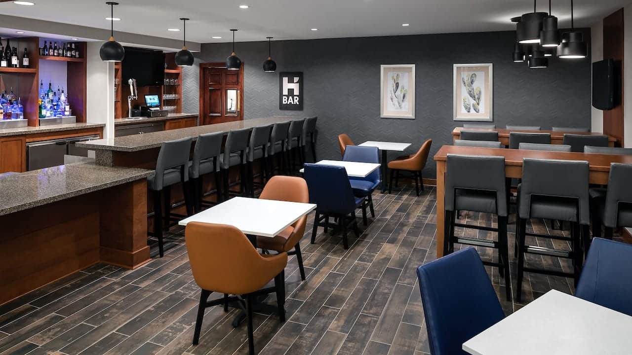 Hyatt-House-Scottsdale-Old-Town-P076-H-Bar.16x9