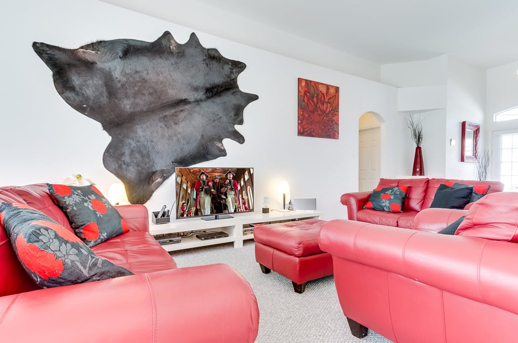 LakesideVilla-Familyroom2