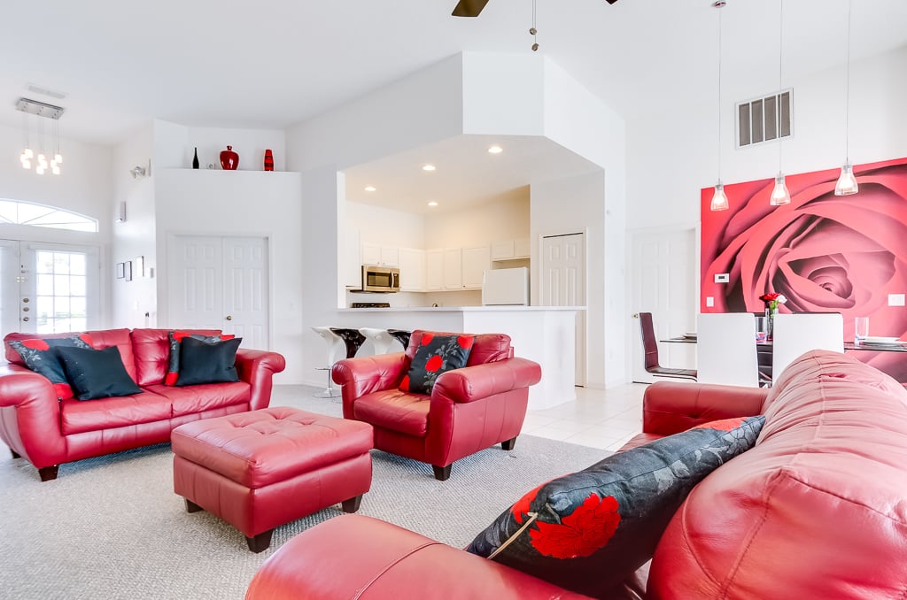 LakesideVilla-Familyroom3