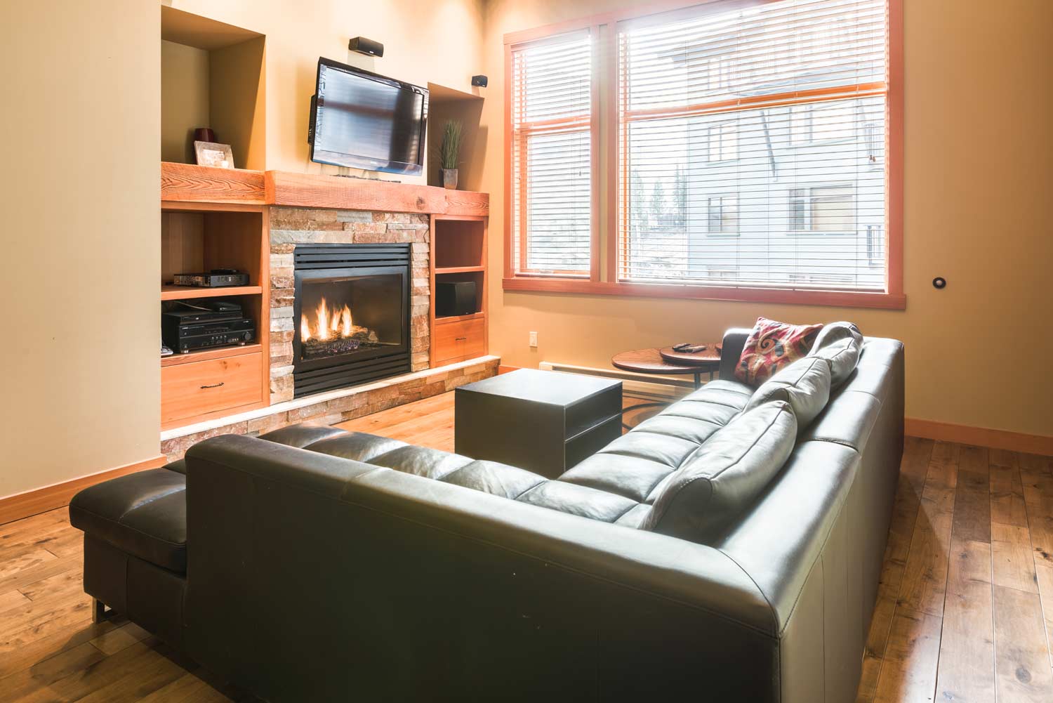RFlett_RMRL_Slalom-Creek_LivingRoom3