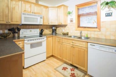 RFlett_RMRL_The-Lofts_Kitchen-400x267