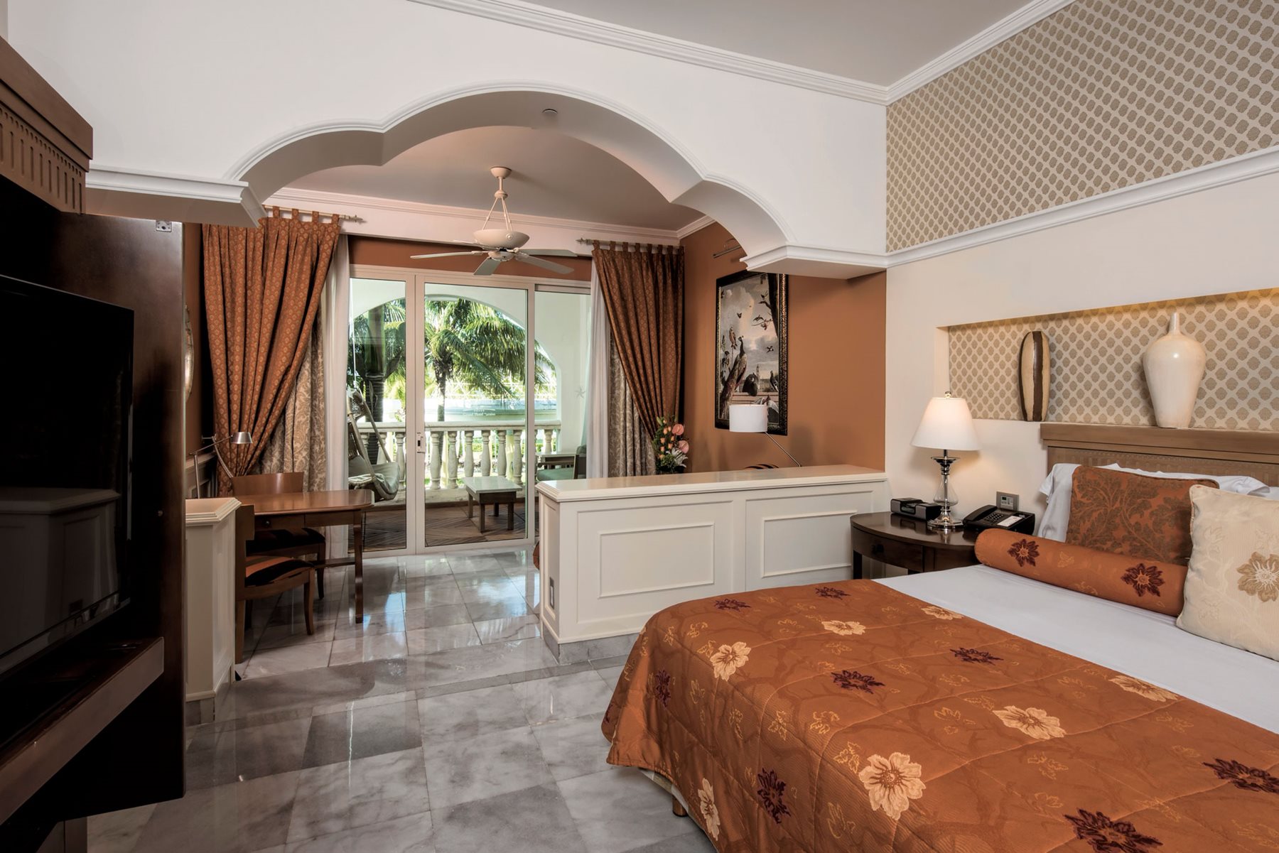 RIV-Iberostar-Grand-Hotel-Paraiso-Room-Suite-Pool-View-001