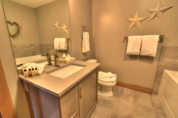 SG2104-ENS-1024x678_0-Bathroom-600x397