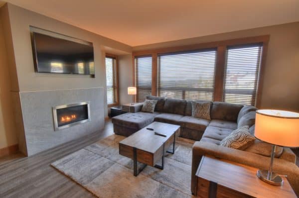 SG2303-LVR-Stonegate-4-Bedroom-Living-rezise-600x398