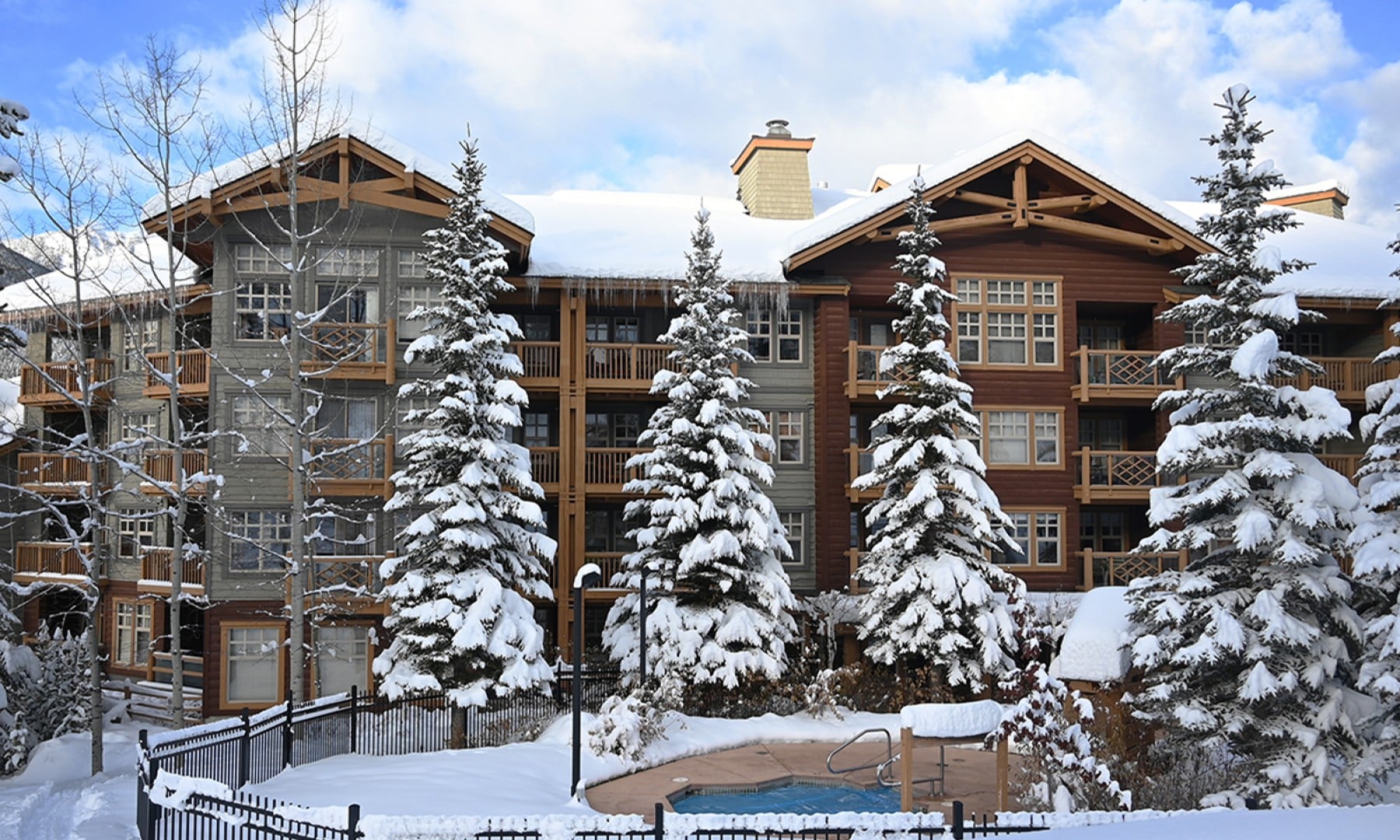Taynton-Lodge_2__FocusFillWzE4MDAsMTA4MCwieSIsNjBd
