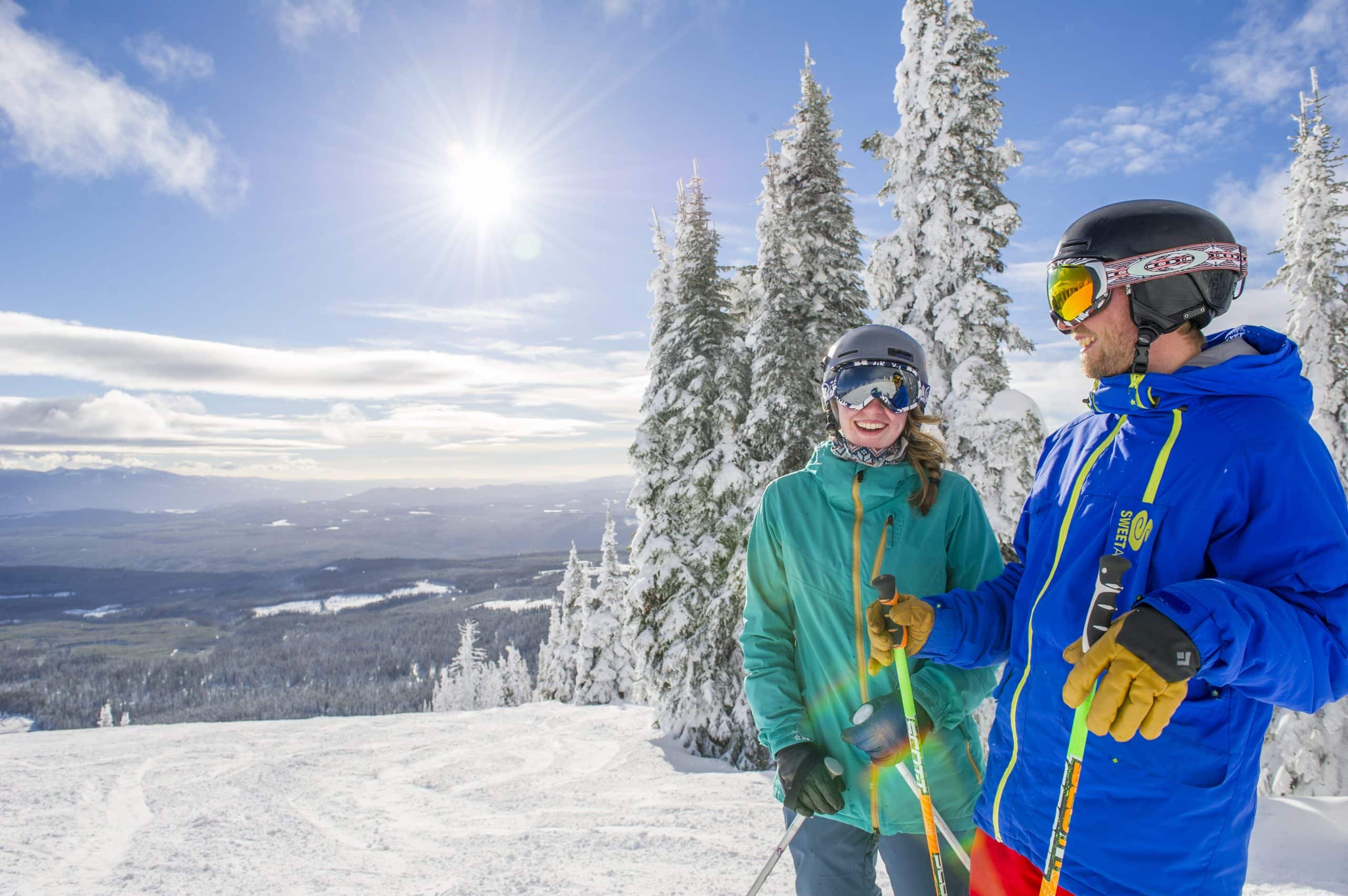 Skiez en France pour son immense altitude, ses stations de ski reliées entre elles, sa gastronomie et son vin, mais aussi pour ses paysages spectaculaires, sa haute altitude, son enneigement constant, ses merveilleux hors-pistes et ses longues et larges pistes.