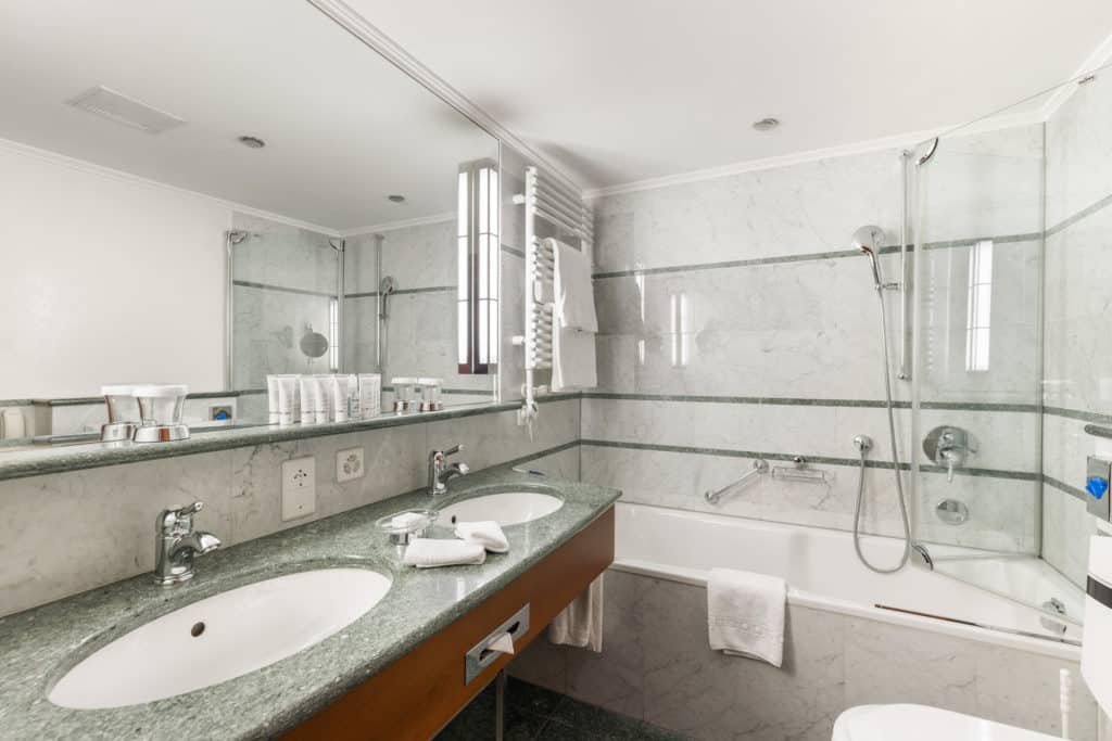 classic-double-room-matterhorn-bath-1-1024x683