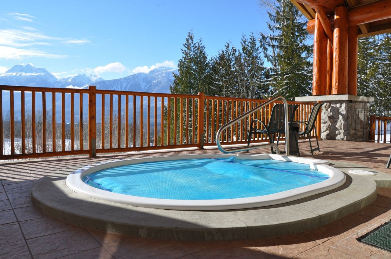 coast-hillcrest-hotel-exterior-jacuzzi-1