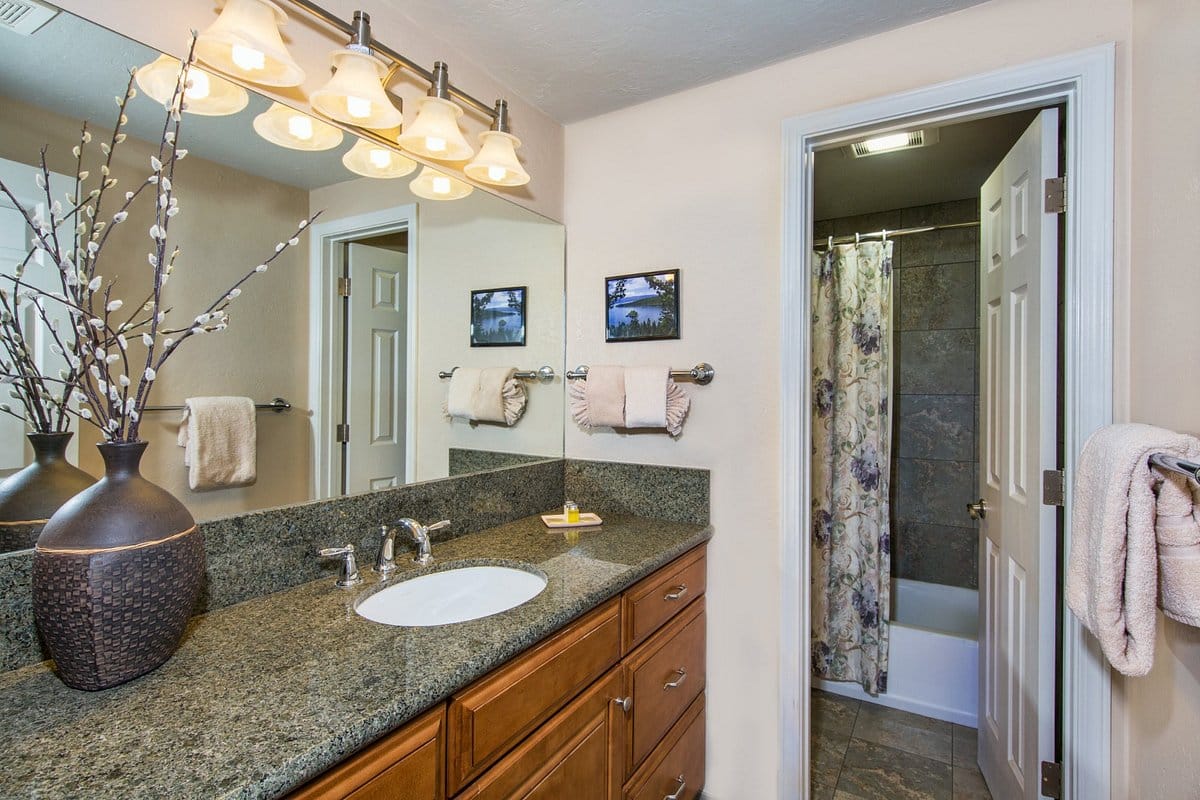 condo-bathroom