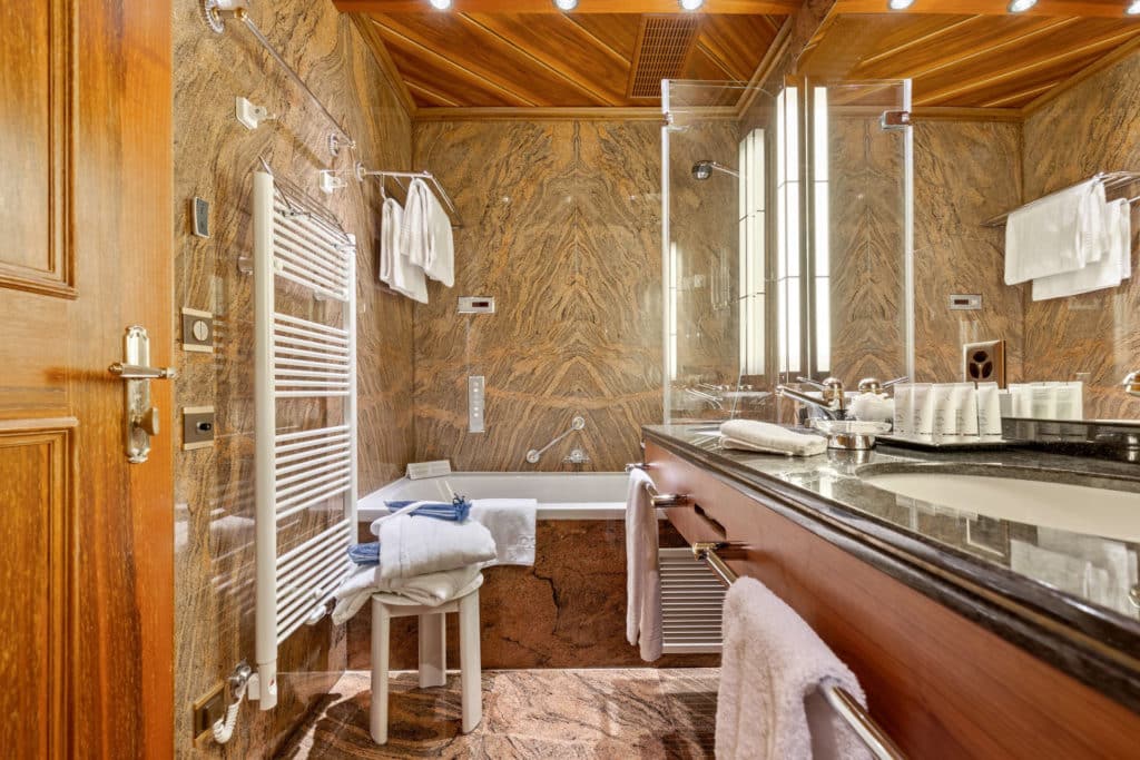 corner-one-bedroom-suite-matterhorn-view-10-1024x683