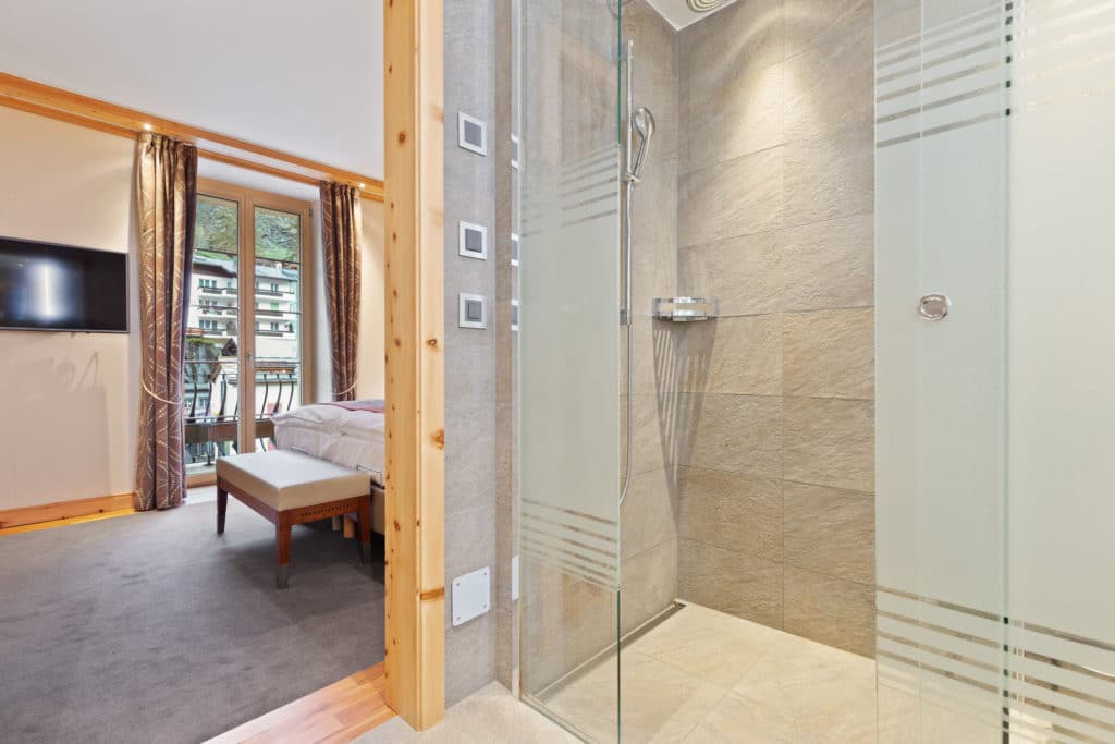 deluxe-double-room-matterhorn-bath-3-1024x683