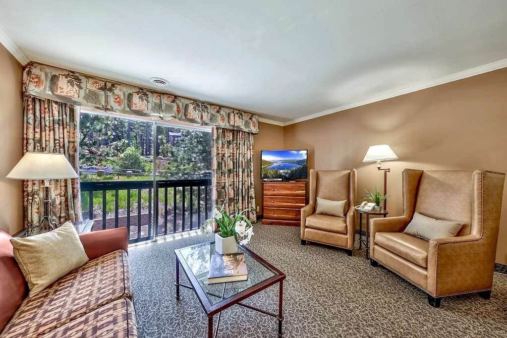deluxe-two-bedroom-suite (3)