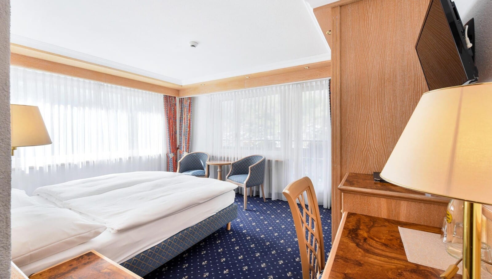 doppelzimmer-superior-32-zimmer-alpenroyal-zermatt-01