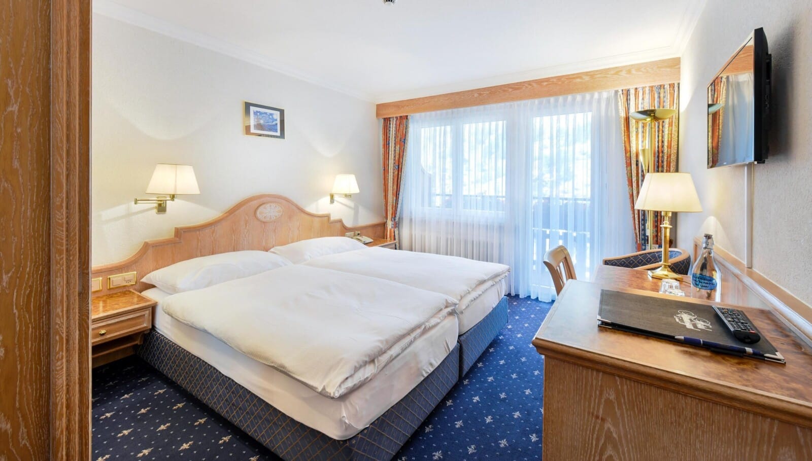 doppelzimmer-superior-38-zimmer-alpenroyal-zermatt-01