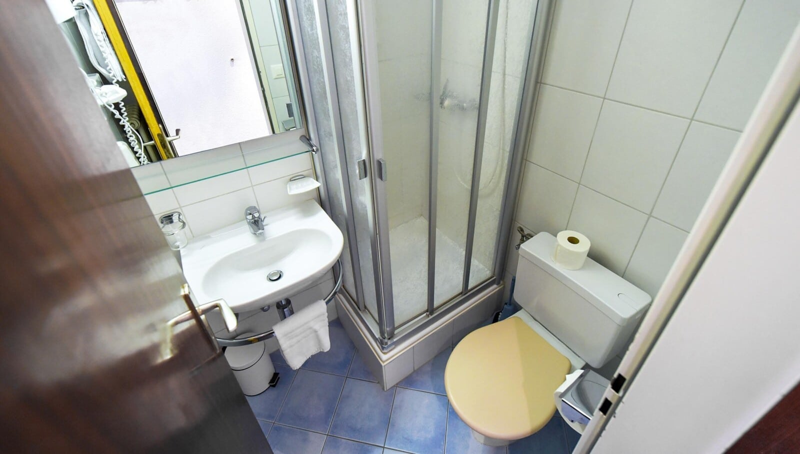 einzelzimmer-standard-37-zimmer-alpenroyal-zermatt-05