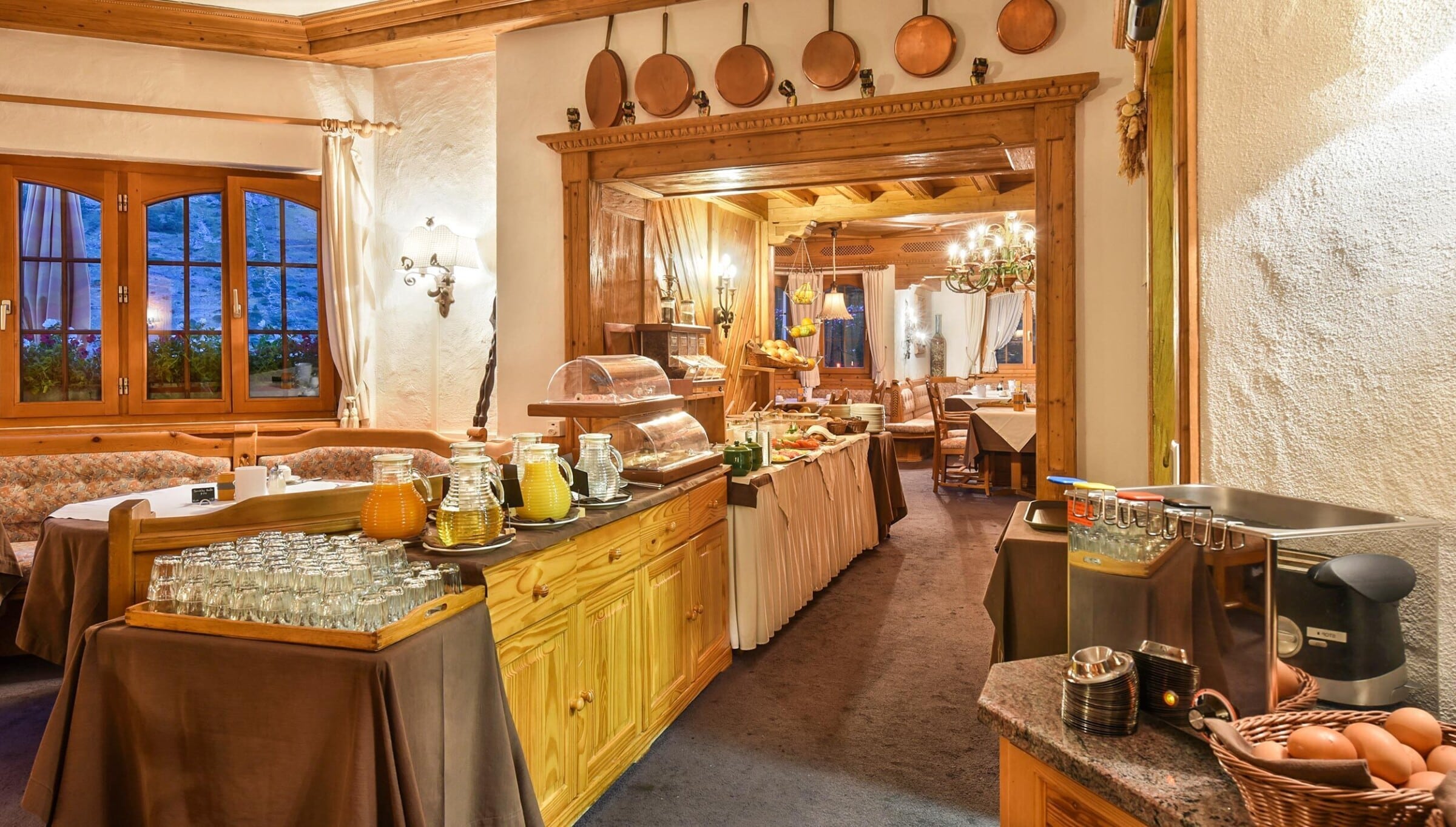 fruehstueck-hotel-alpenroyal-zermatt-02