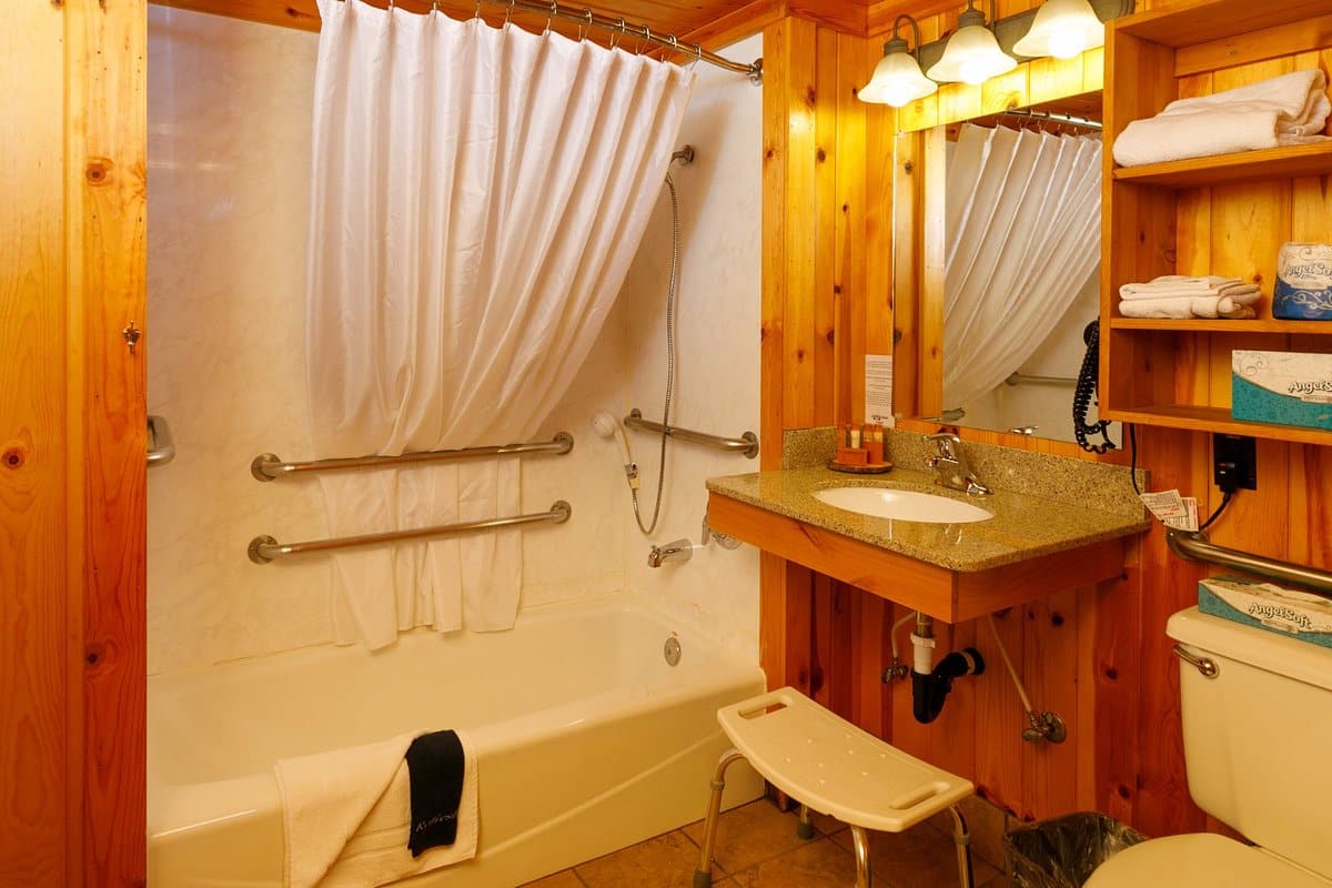 handicap-cabin-bathroom