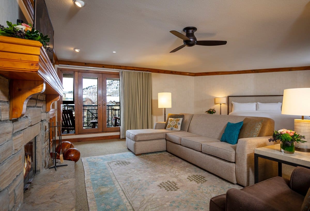 jack-scott-suite-living