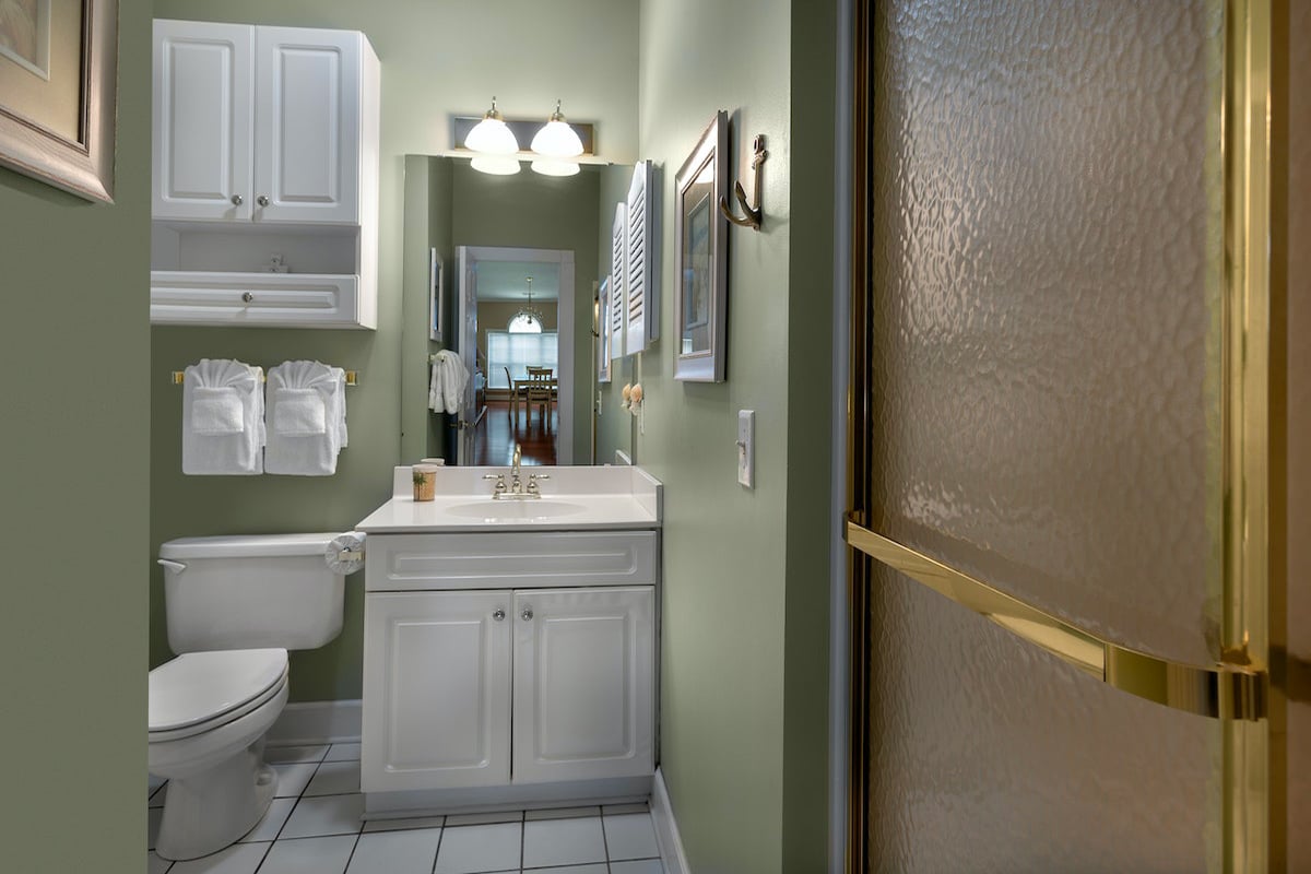 magnolia-place-4643-104-bathroom2