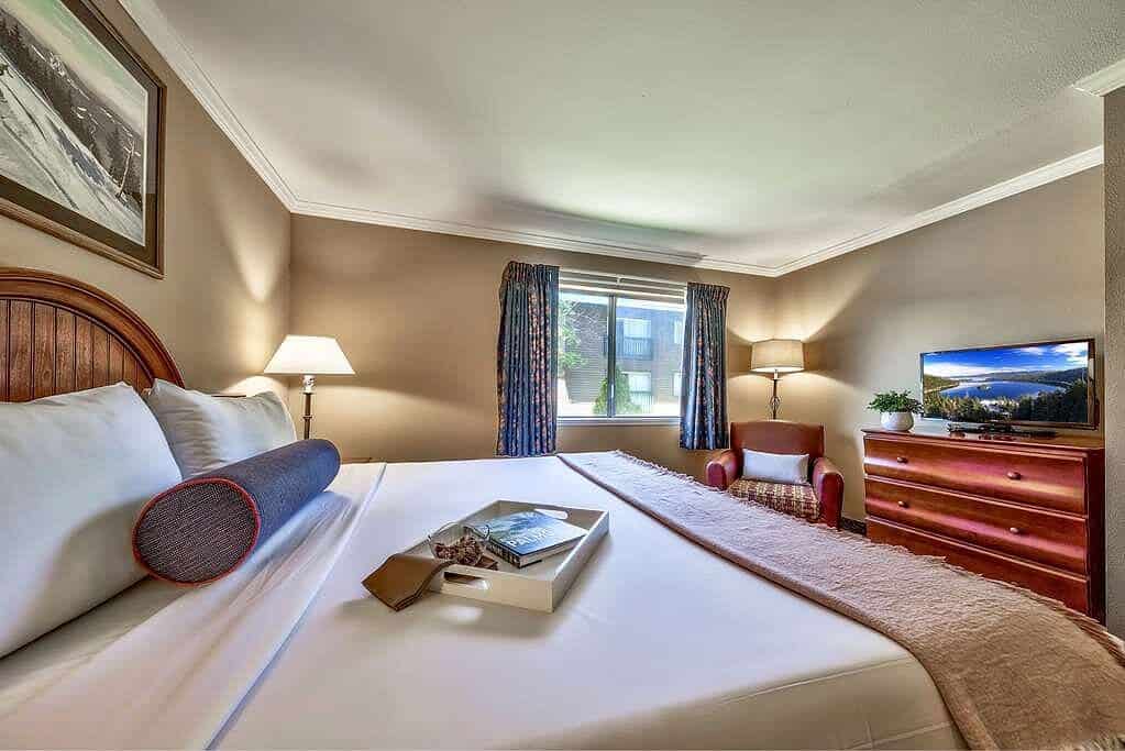 one-bedroom-suite-pool (1)