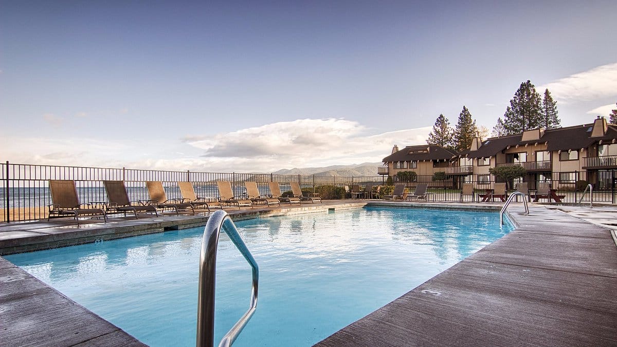 outdoor-heated-swimming