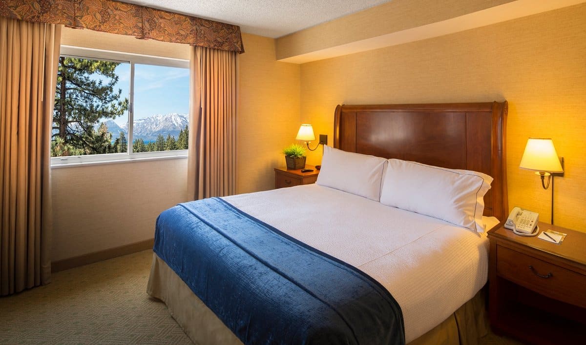 premium-king-suite
