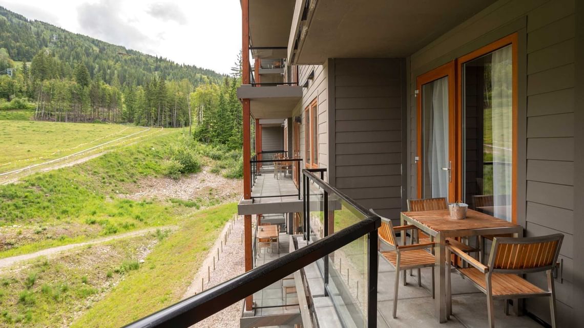 sutton-place-hotel-revelstoke-2-bedroom-suite-08_wide