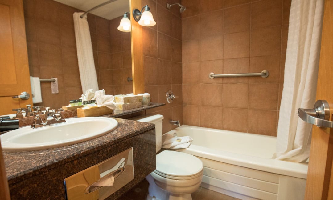 two-bedroom-jetted-tub-bathroom-1080