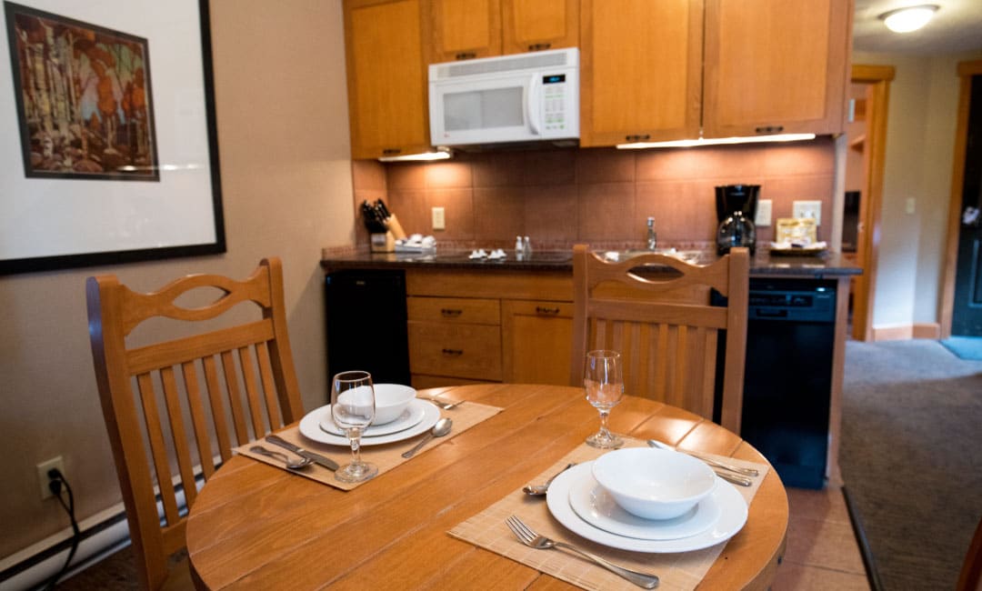 two-bedroom-jetted-tub-kitchen-1080