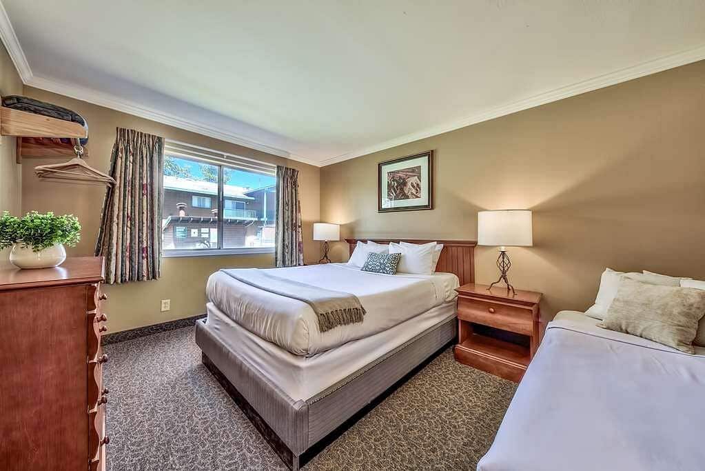 two-bedroom-suite-pool (4)
