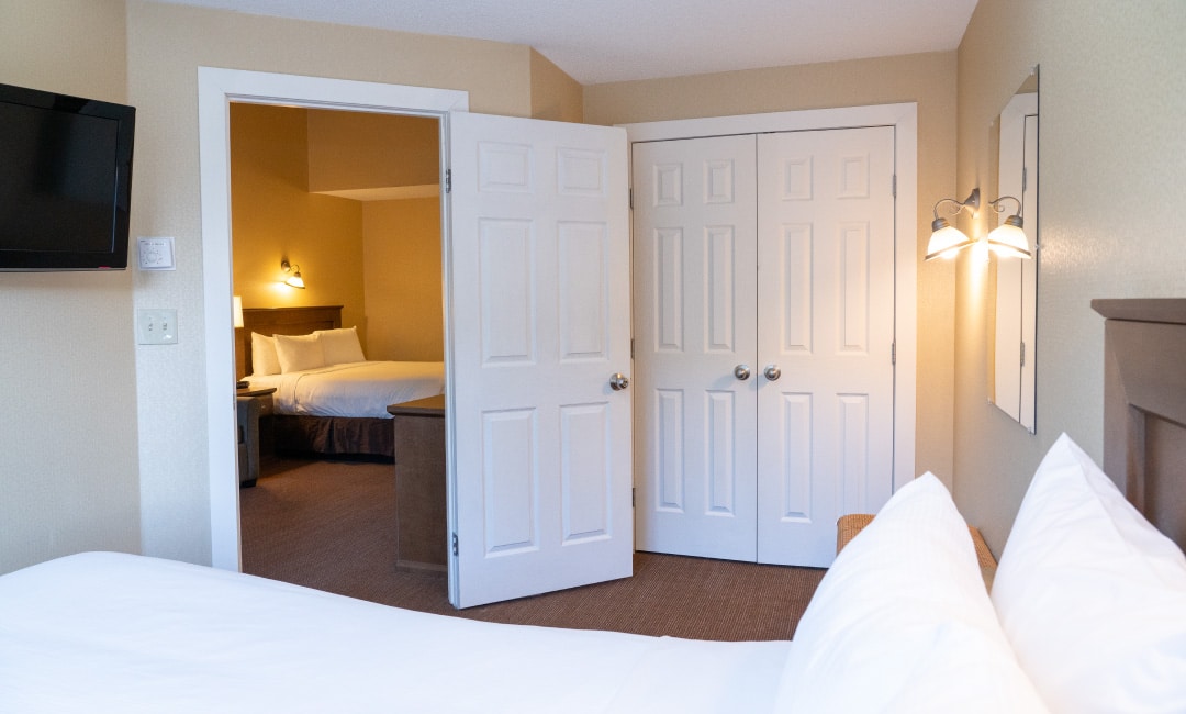 IMI-8-SuperiorRoom2Beds