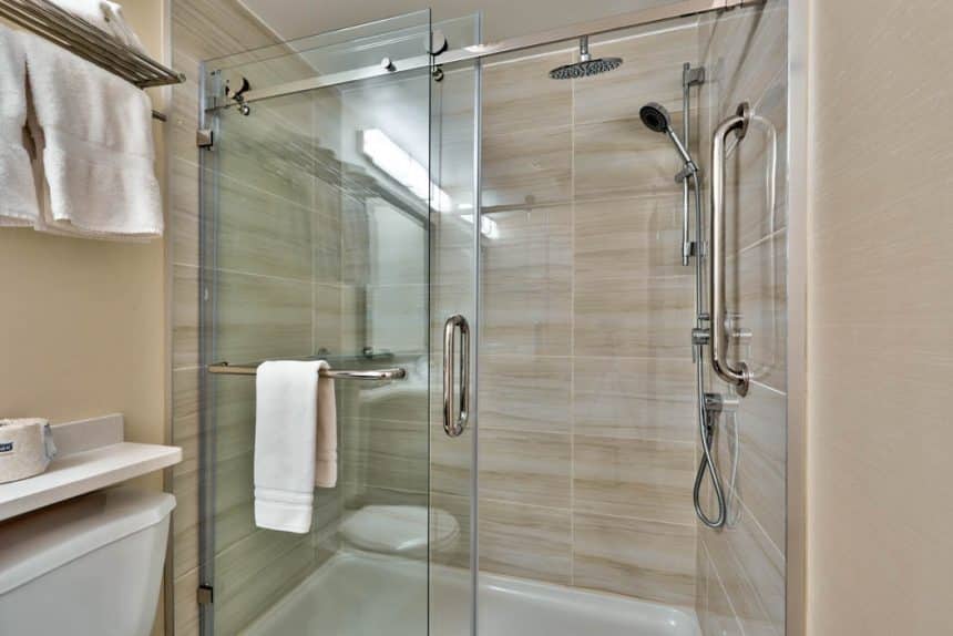 Sun-Peaks-Lodge-202-7-1-860x574