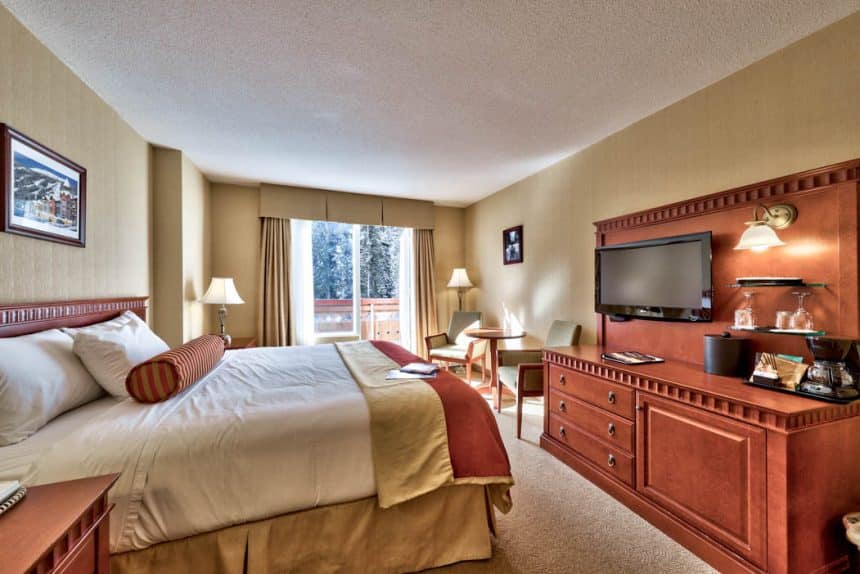 Sun-Peaks-Lodge-213-2-1-860x574