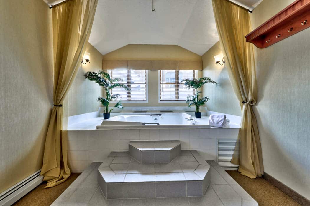 Sun-Peaks-Lodge-302-1