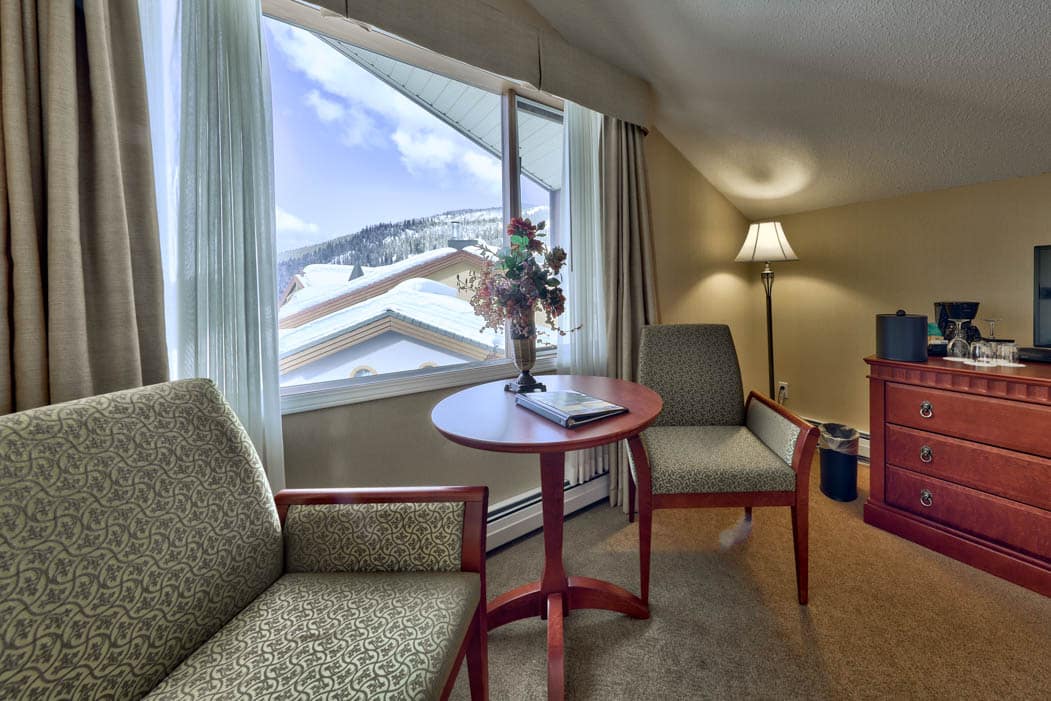Sun-Peaks-Lodge-302-2