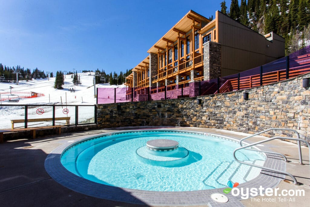 hot-tub-v12592030-1440-1024x683