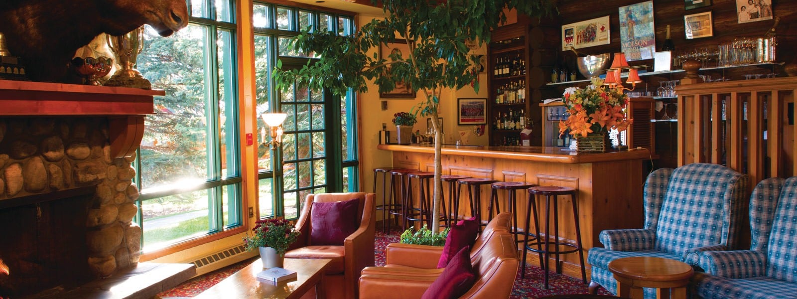 sir-norman-lounge-posthotel-1600x600