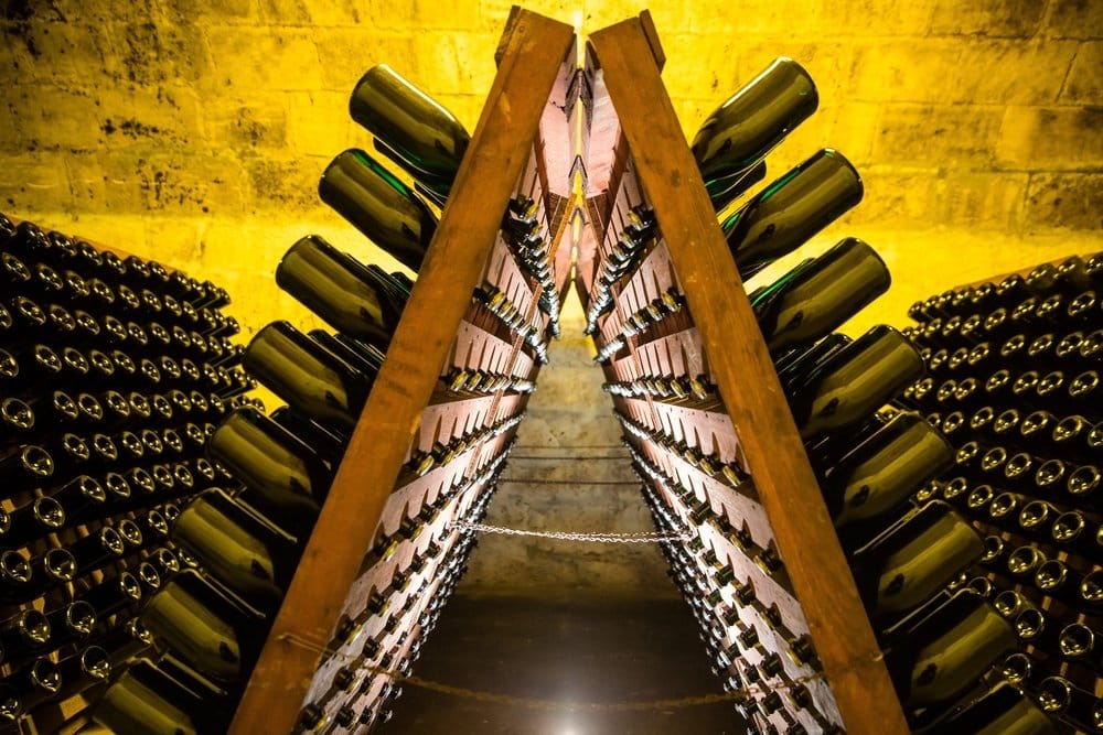 visiter-reims-bouteilels-de-champagne-retournées