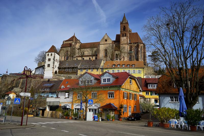 paysage-urbain-de-château-dans-breisach-rhein-schwarzwald-allemagne-121786407