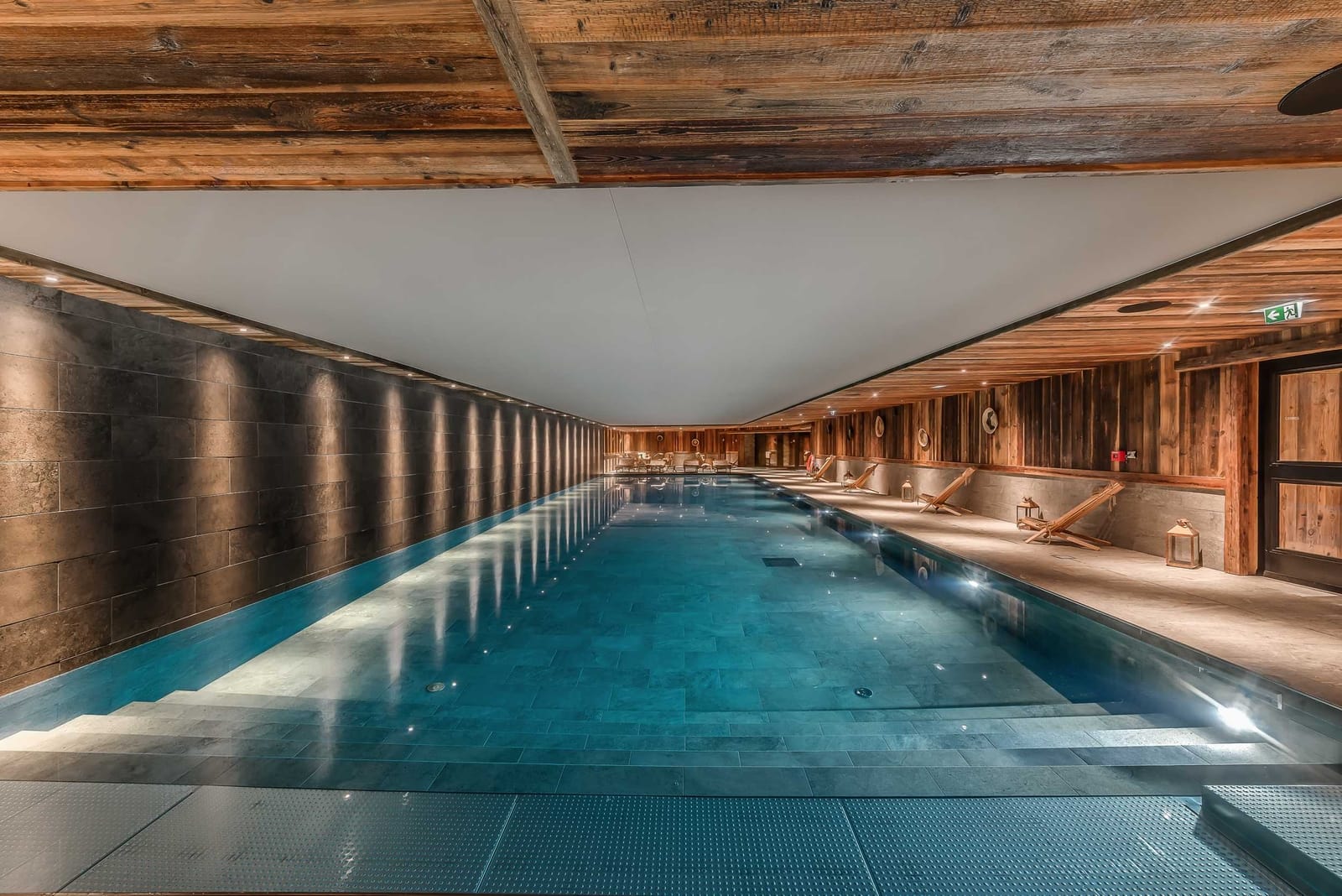 6149c7af5142f85a44dc5acf_POOL - LE REFUGE DE SOLAISE00001-p-1600