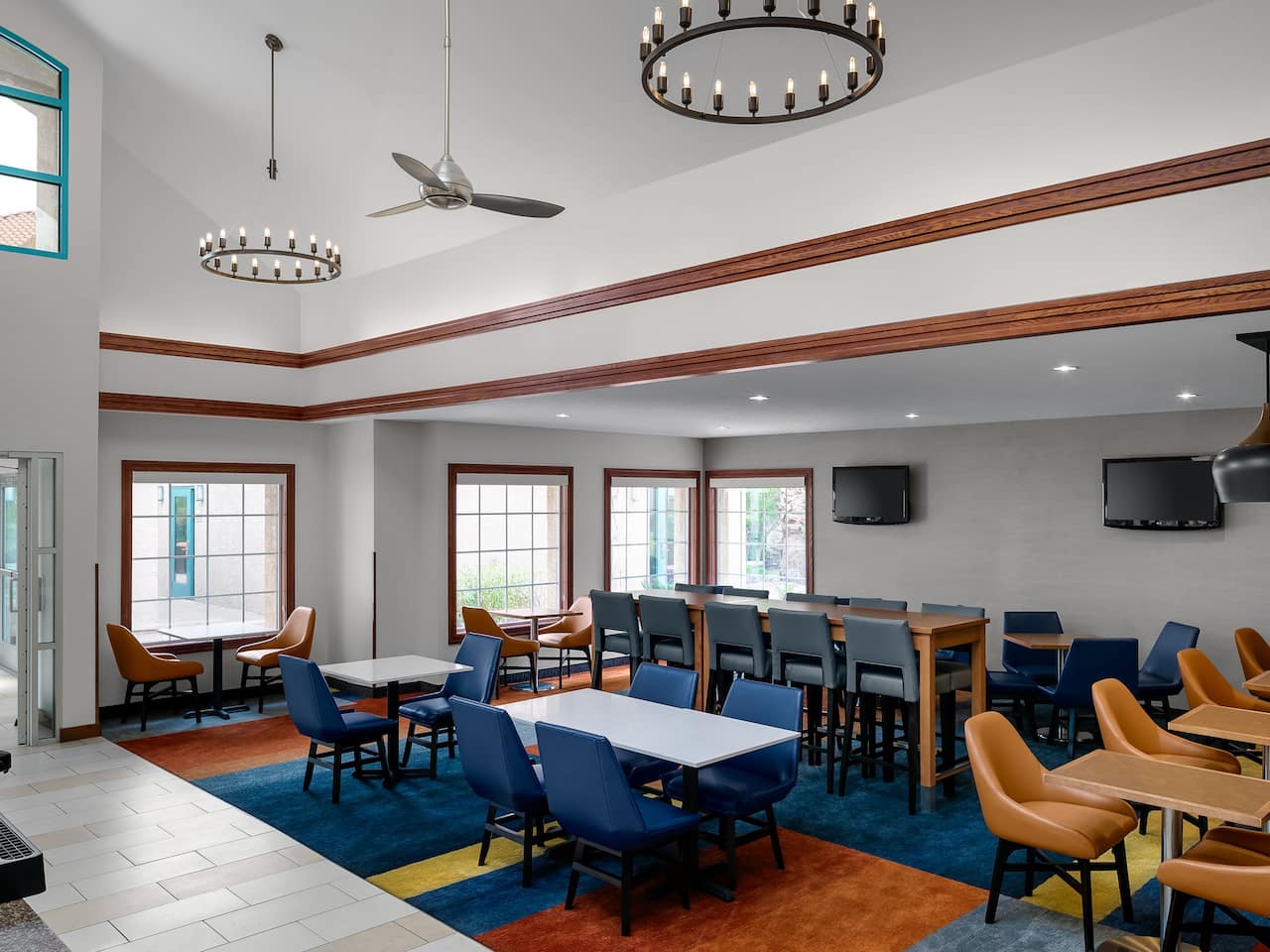 Hyatt-House-Scottsdale-Old-Town-P066-Breakfast-Area.4x3