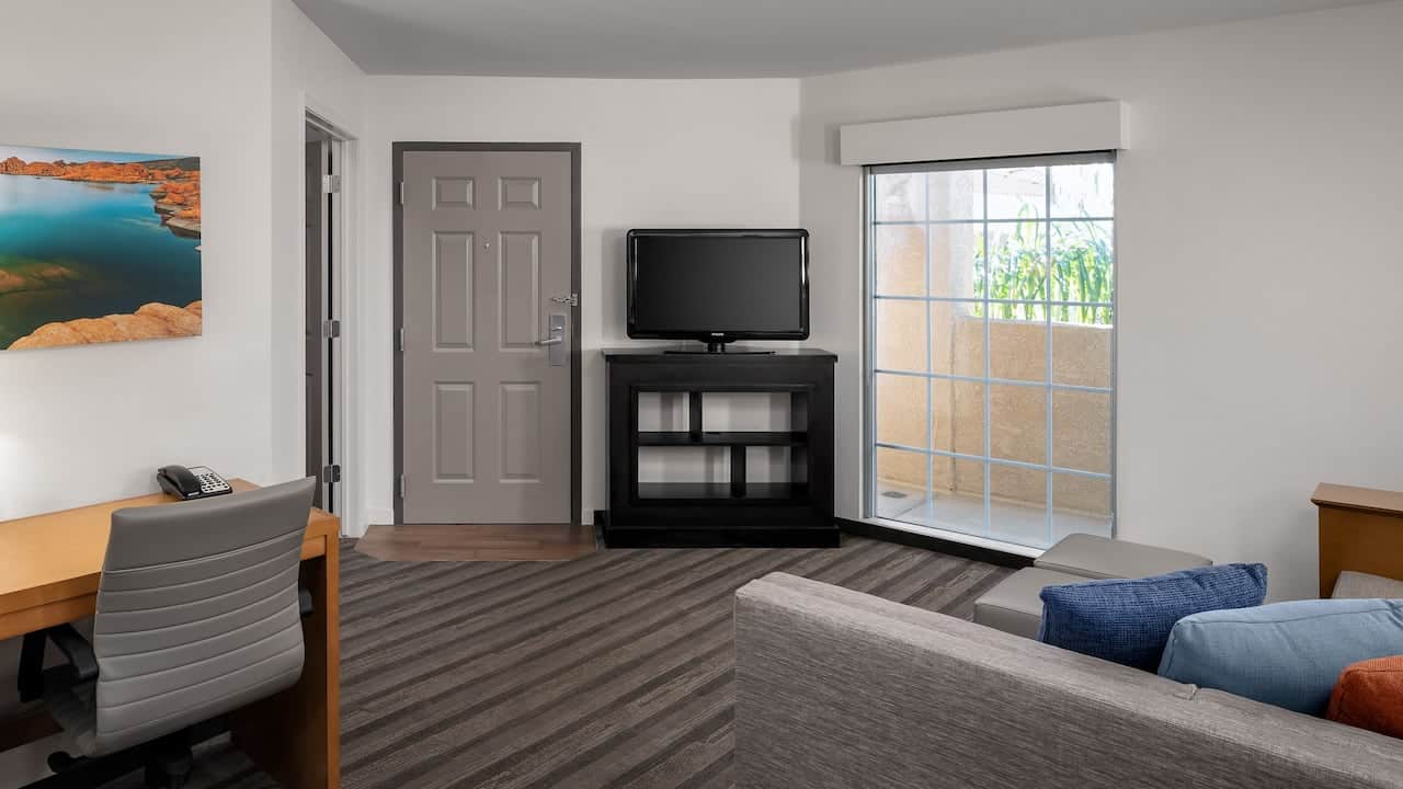 Hyatt-House-Scottsdale-Old-Town-P078-One-Bedroom-Suite-Living-Area.16x9