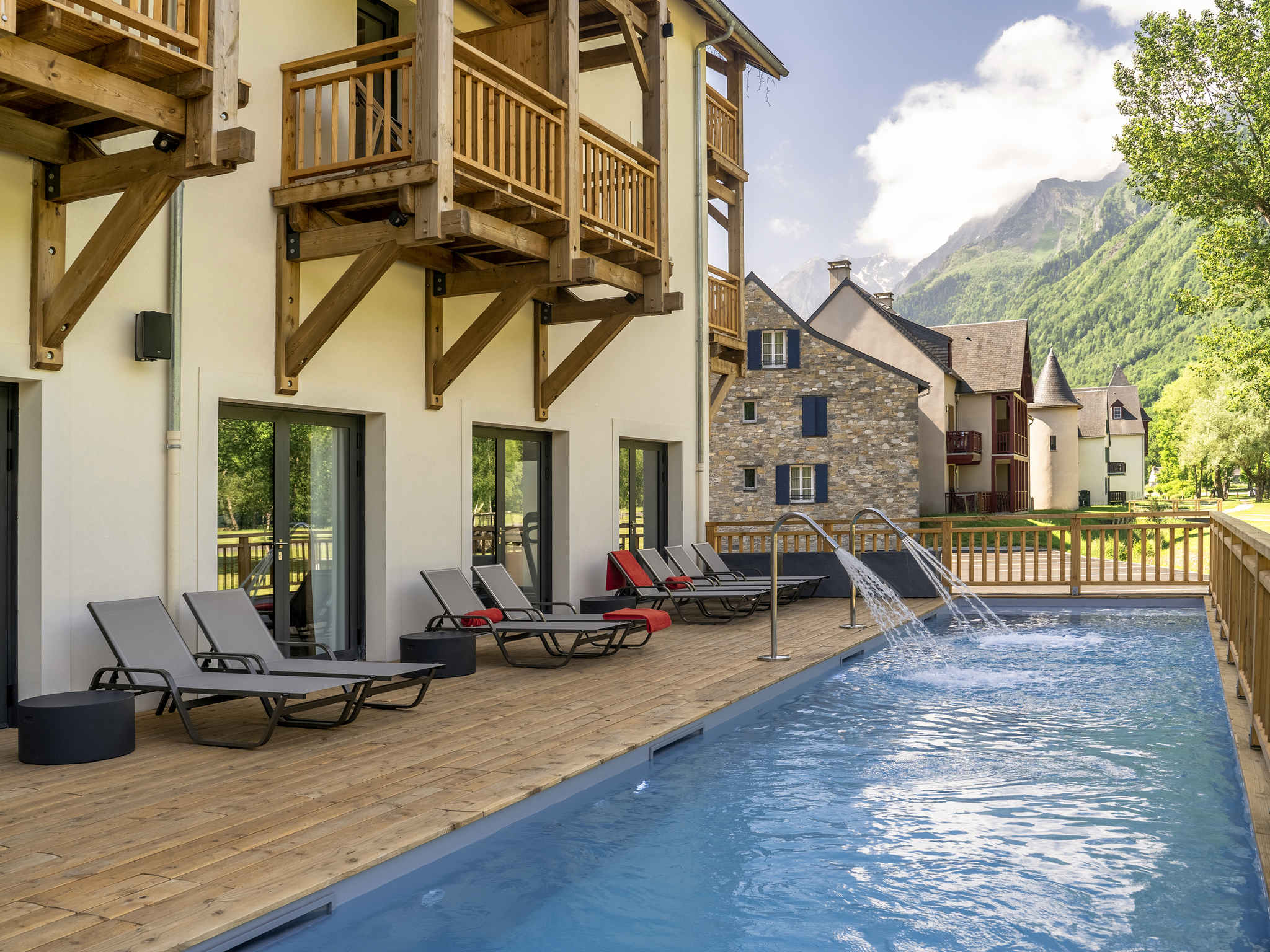 Mercure Loudenvielle Pyrenees Peyragudes