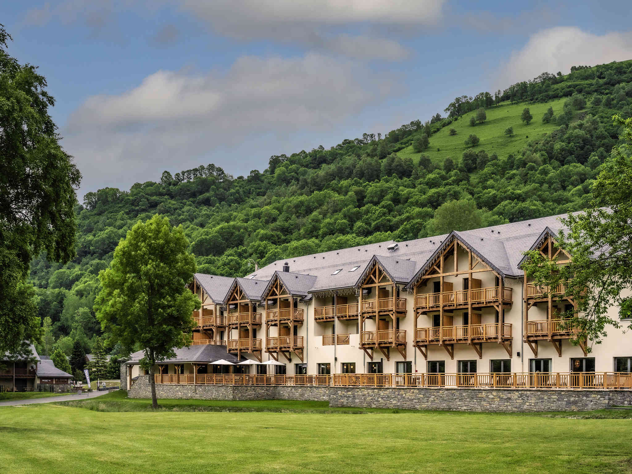 Mercure Loudenvielle Pyrenees Peyragudes